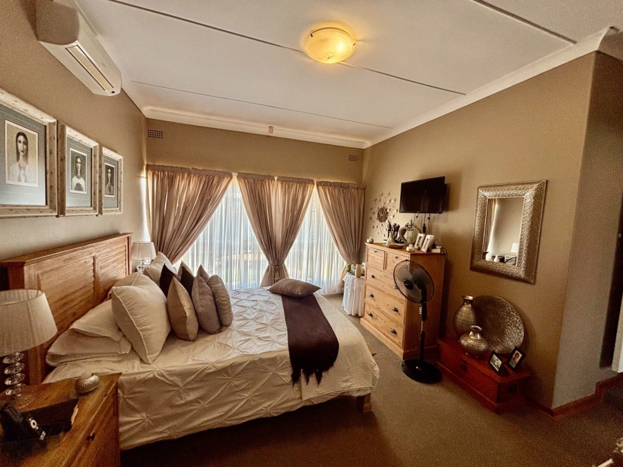 4 Bedroom Property for Sale in Wilkoppies North West